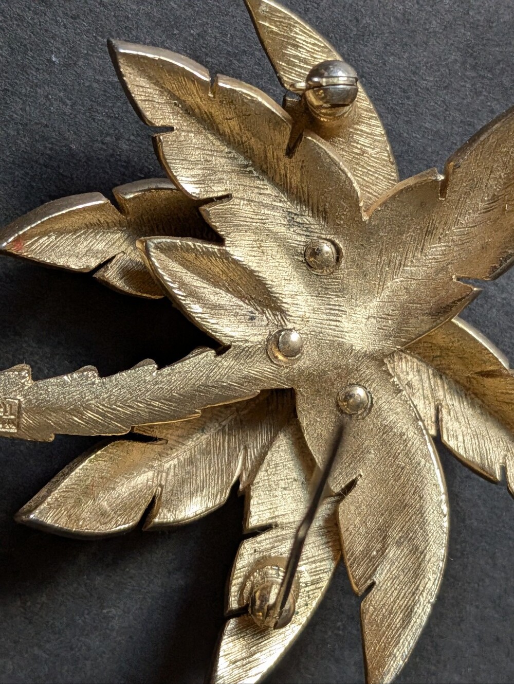 Crown Trifari Gold Tone Palm Tree Brooch Pin Vacation Jewelry - Picture 6 of 6